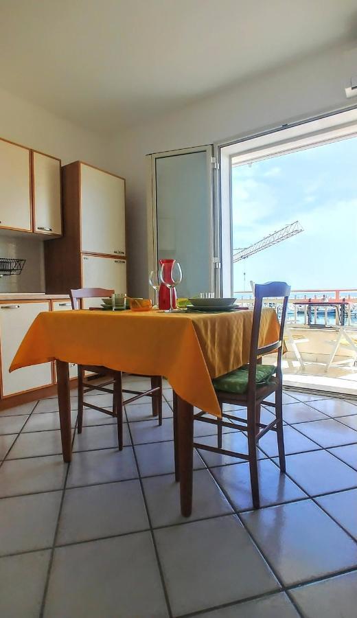 Casa Sunrise - Lovely Sea Front Apartment Шакка Экстерьер фото